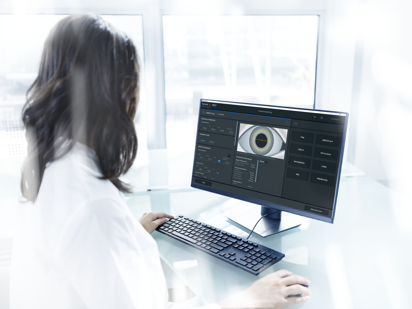 Refractive Workplace treatment planning female surgeon (med-zoom)